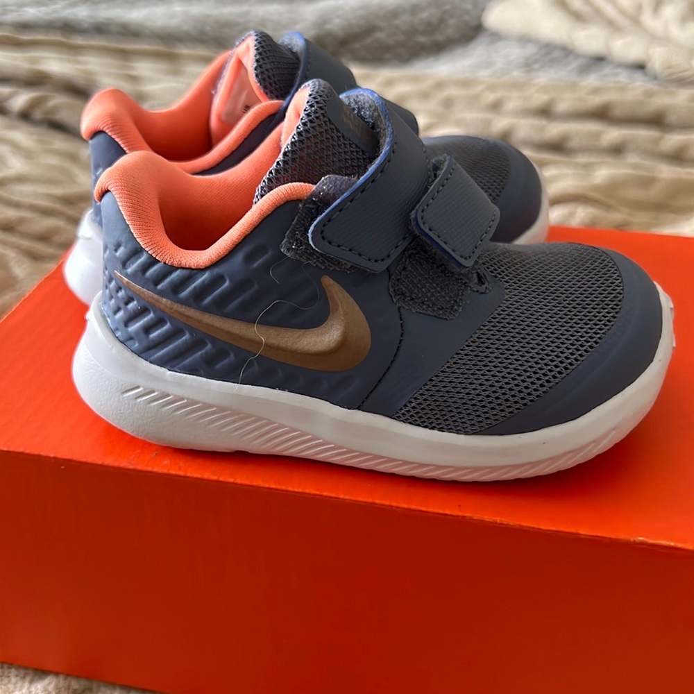 Nike Star Runner shoe